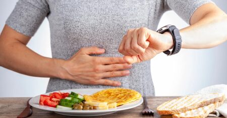 ഇടവിട്ടുള്ള ഉപവാസം (Intermittent Fasting) കൊണ്ട് ഗുണമില്ലേ? ഭാരം കുറയ്ക്കില്ലെന്ന് പുതിയ പഠനറിപ്പോർട്ട്!