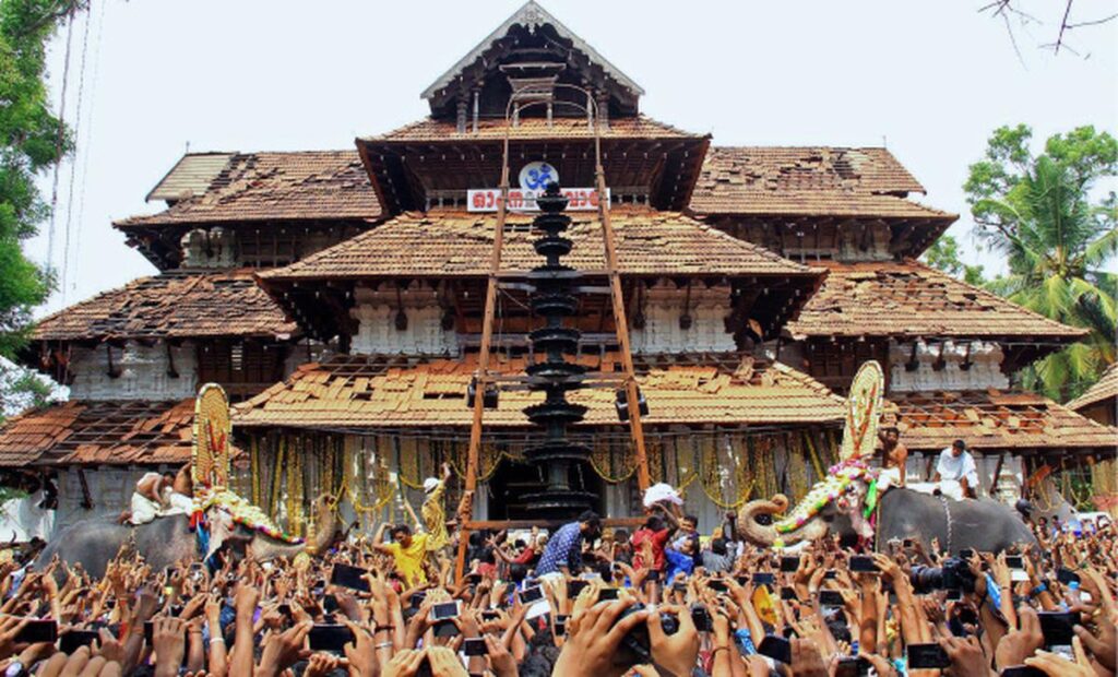 തൃശൂർ പൂരം 2026: വെടിക്കെട്ട് ഒഴിവാക്കാൻ പാറമേക്കാവ് ദേവസ്വം; അന്തിമ തീരുമാനം നാളെ