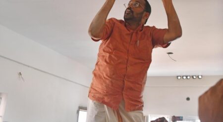 വയനാട് പുനരധിവാസ ടൗൺഷിപ്പിലെ വീഴ്ച: സർക്കാരിനെ പ്രതിരോധത്തിലാക്കി രാഷ്ട്രീയപ്പോര്