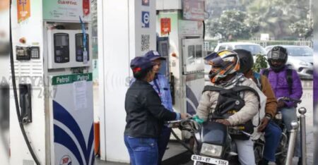 പെട്രോൾ, ഡീസൽ വില കൂട്ടാനില്ല; വ്യാജ പ്രചാരണങ്ങളിൽ പരിഭ്രാന്തരാകേണ്ടെന്ന് കേന്ദ്രം