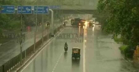 ഡൽഹിയിൽ ഉഷ്ണതരംഗത്തിന് ശമനം; കനത്ത മഴയിൽ ആശ്വാസം, ജാഗ്രതാ നിർദ്ദേശവുമായി കാലാവസ്ഥാ വകുപ്പ്