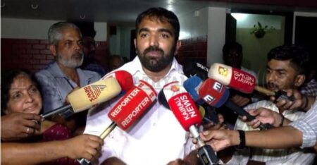 സത്യപ്രതിജ്ഞയ്ക്ക് മുൻപ് പിതാവിൻ്റെ കല്ലറയിൽ പ്രാർത്ഥിച്ച് ചാണ്ടി ഉമ്മൻ; സ്വീകരണ യാത്രയല്ലെന്ന് പ്രതികരണം