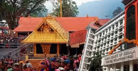 ശബരിമല അഷ്ടാഭിഷേകത്തിൽ ലക്ഷങ്ങളുടെ ക്രമക്കേട്; ദേവസ്വം ബോർഡിനോട് ഹൈക്കോടതി വിശദീകരണം തേടി