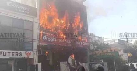 ലഖ്നൗവിലെ കോച്ചിംഗ് സെന്ററിൽ വൻ തീപിടിത്തം: കെട്ടിടത്തിൽ നിന്ന് ചാടിയ വിദ്യാർത്ഥികൾ, രക്ഷാപ്രവർത്തനം തുടരുന്നു