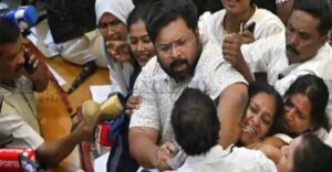 തിരുവനന്തപുരം കോർപ്പറേഷനിൽ കയ്യാങ്കളി; കൗൺസിൽ യോഗം അലങ്കോലമാക്കി പ്രതിപക്ഷം