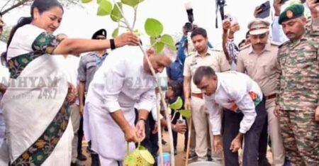 ഡല്ഹിയില് പതിനെട്ട് നമോ ഓക്സിജന് പാര്ക്കുകൾ ഉദ്ഘാടനം ചെയ്തു: ഏക് പേഡ് മാ കേ നാം ക്യാമ്പയിന് തുടക്കം