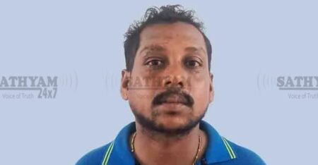 പരീക്ഷാഹാളില് മൊബൈല് വഴി കോപ്പിയടി; കെഎസ്ഇബി ജീവനക്കാരന് അറസ്റ്റില്, അധ്യാപകനായി തിരച്ചിൽ