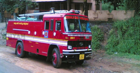 എറണാകുളം രവിപുരത്ത് പ്രിന്റിങ് പ്രസ്സിൽ വൻ തീപിടിത്തം ലക്ഷങ്ങളുടെ നാശനഷ്ടം
