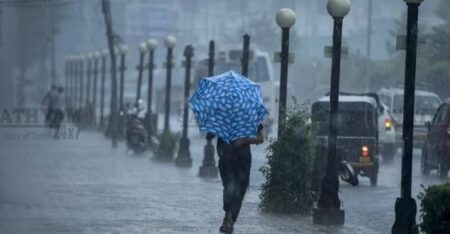 ജമ്മു കശ്മീരിൽ കനത്ത മഴയും മണ്ണിടിച്ചിലും: മരണം 27 ആയി, അമർനാഥ് തീർത്ഥാടനം നിർത്തിവെച്ചു