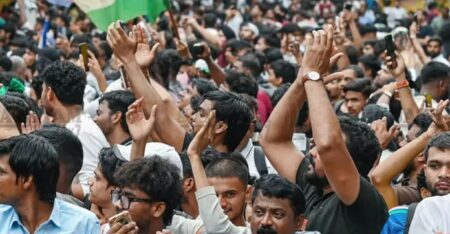 നീറ്റ് പരീക്ഷാ വിവാദം ഡൽഹിയിൽ കനത്ത പ്രതിഷേധം 16 മെട്രോ സ്റ്റേഷനുകൾ അടച്ചു ഇന്റർനെറ്റ് നിയന്ത്രണം