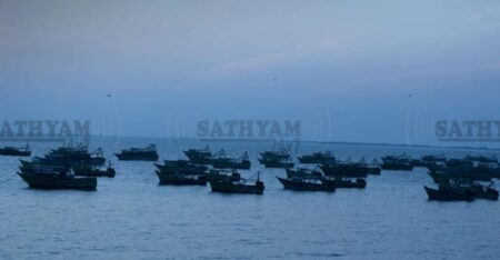 ട്രോളിങ് നിരോധനം ലംഘനം: പത്ത് മത്സ്യബന്ധന യാനങ്ങൾ പിടിച്ചെടുത്തു പിഴ ചുമത്തി