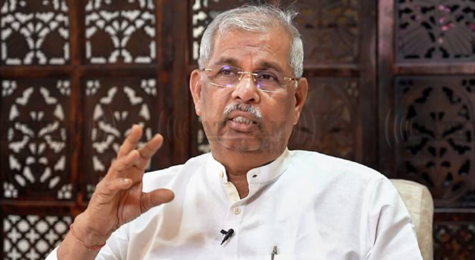 ‘ഞാൻ വന്ദേമാതരം പൂർണ്ണമായും പാടും’; വിവാദങ്ങളിൽ നിലപാട് വ്യക്തമാക്കി ഗവർണർ രാജേന്ദ്ര അർലേക്കർ